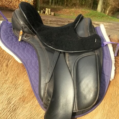 Foto&#039;s van pads onder diverse zadels